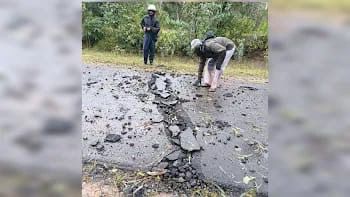 ಸಿಂಹ ಧಾಮದ ಬಳಿ ಸಿಡಿಲು ಬಡಿದು ರಸ್ತೆ ಛಿದ್ರ