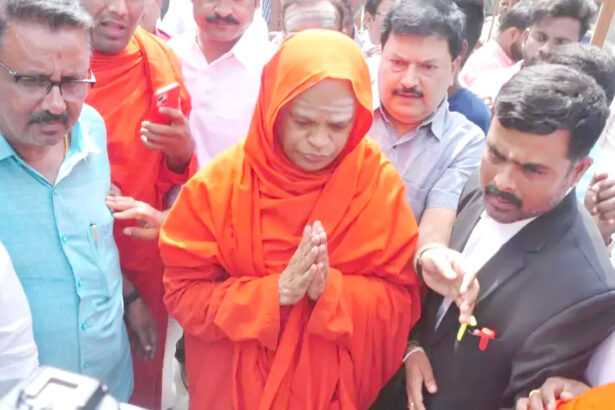 ಪೋಕ್ಸೋ ಪ್ರಕರಣ: 6 ತಿಂಗಳ ಬಳಿಕ ಜೈಲಿನಿಂದ ಹೊರಬಂದ ಮುರುಘಾ ಶ್ರೀ