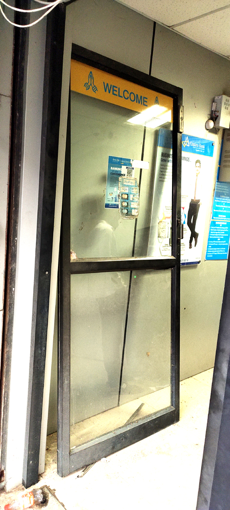 ಬಾಗಿಲೇ ಇಲ್ಲದ ಎಟಿಎಂಗೆ ಬೇಕಿದೆ ರಕ್ಷಣೆ