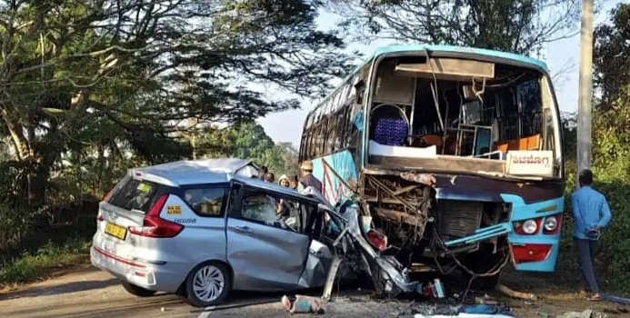 ಕಾರು- ಬಸ್ ಅಪಘಾತ: ಇಬ್ಬರು ಸ್ಥಳದಲ್ಲೇ ಸಾವು