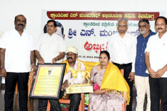 ಮತ್ತೆ ಸಣ್ಣಪತ್ರಿಕೆಗಳ ಕಾಲ ಬರಲಿದೆ ಕ್ರಾಂತಿದೀಪ ಮಂಜುನಾಥ ಅಭಿನಂದನೆಯಲ್ಲಿ ರವೀಂದ್ರ ಭಟ್  ಹೇಳಿಕೆ