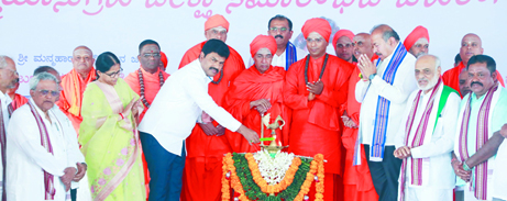 ಹಿಂದೂ ಪರಂಪರೆಯಲ್ಲಿ ದೀಕ್ಷೆಗೆ  ಮಹಾತ್ವದ ಸ್ಥಾನ: ಬಿ.ಎಸ್.ಯಡಿಯೂರಪ್ಪ ಹಿಂದೂ ಪರಂಪರೆಯಲ್ಲಿ ದೀಕ್ಷೆಗೆ  ಮಹಾತ್ವದ ಸ್ಥಾನ: ಬಿ.ಎಸ್.ಯಡಿಯೂರಪ್ಪ