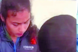 ಬಟ್ಟೆಯ ತೋಳು ಕತ್ತರಿಸಿ ಪ್ರವೇಶ: ಪರೀಕ್ಷಾರ್ಥಿಗಳ ಆಕ್ರೋಶ