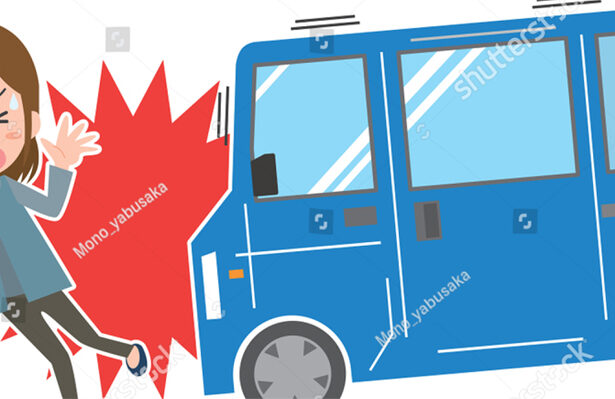 ಶಾಲಾ ಬಸ್ ಡಿಕ್ಕಿ: ಮಹಿಳೆ ಸಾವು