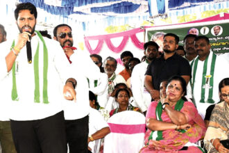 ಶಾಸಕರ ರಾಜೀನಾಮೆ – ಪುತ್ರನ ಬಂಧನಕ್ಕೆ ಜೆಡಿಎಸ್ ಆಗ್ರಹ
