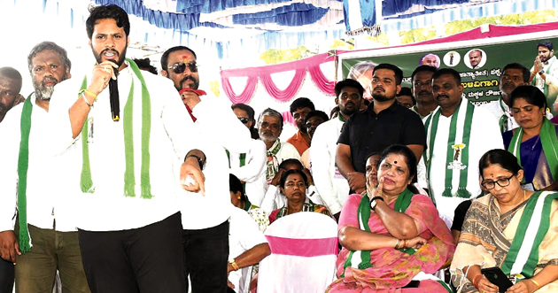 ಶಾಸಕರ ರಾಜೀನಾಮೆ – ಪುತ್ರನ ಬಂಧನಕ್ಕೆ ಜೆಡಿಎಸ್ ಆಗ್ರಹ