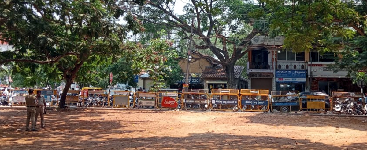 ಕೊನೆಗೂ ಬಗೆಹರಿದ ಶಿವಮೊಗ್ಗ ಜಿಲ್ಲಾಧಿಕಾರಿಗಳ ಕಚೇರಿ ಎದಿರು ಇರುವ ಮೈದಾನದ ವಿವಾದ, ನಾಳೆಯಿಂದ ವಾಹನ ಪಾರ್ಕಿಂಗ್‌ಗೆ ಅವಕಾಶ