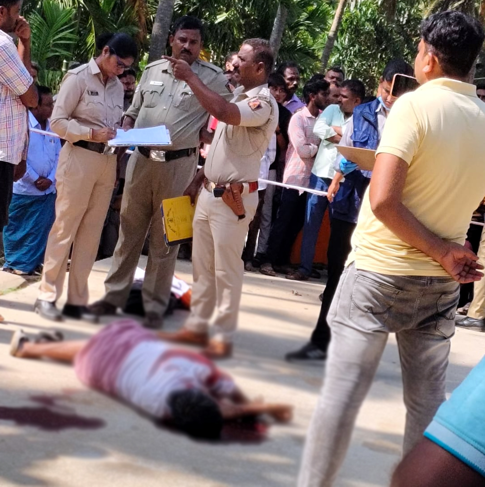 ಅಡಕೆ ವ್ಯವಹಾರ ನಡೆಸುತ್ತಿದ್ದವನಿಗೆ ಇರಿದು ಕೊಲೆ ಅಡಕೆ ವ್ಯವಹಾರ ನಡೆಸುತ್ತಿದ್ದವನಿಗೆ ಇರಿದು ಕೊಲೆ