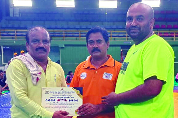 ಆಟೋಟದಲ್ಲಿ ಸಂಭ್ರಮಿಸಿದ ನೌಕರರು