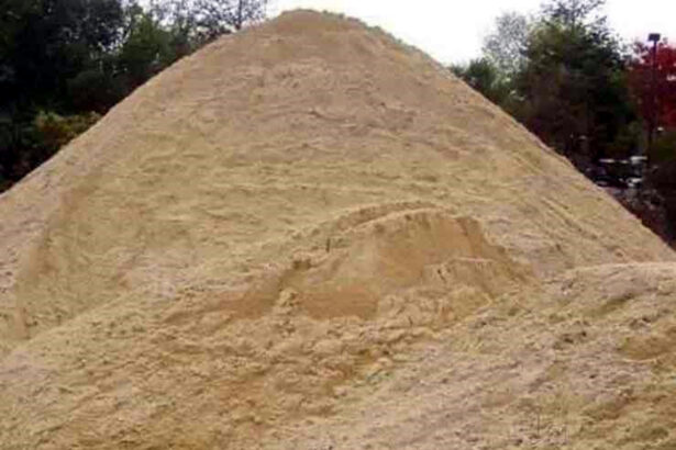 ಅಕ್ರಮ ಮರಳು ಅಡ್ಡೆಗಳಿಗೆ ದಾಳಿ