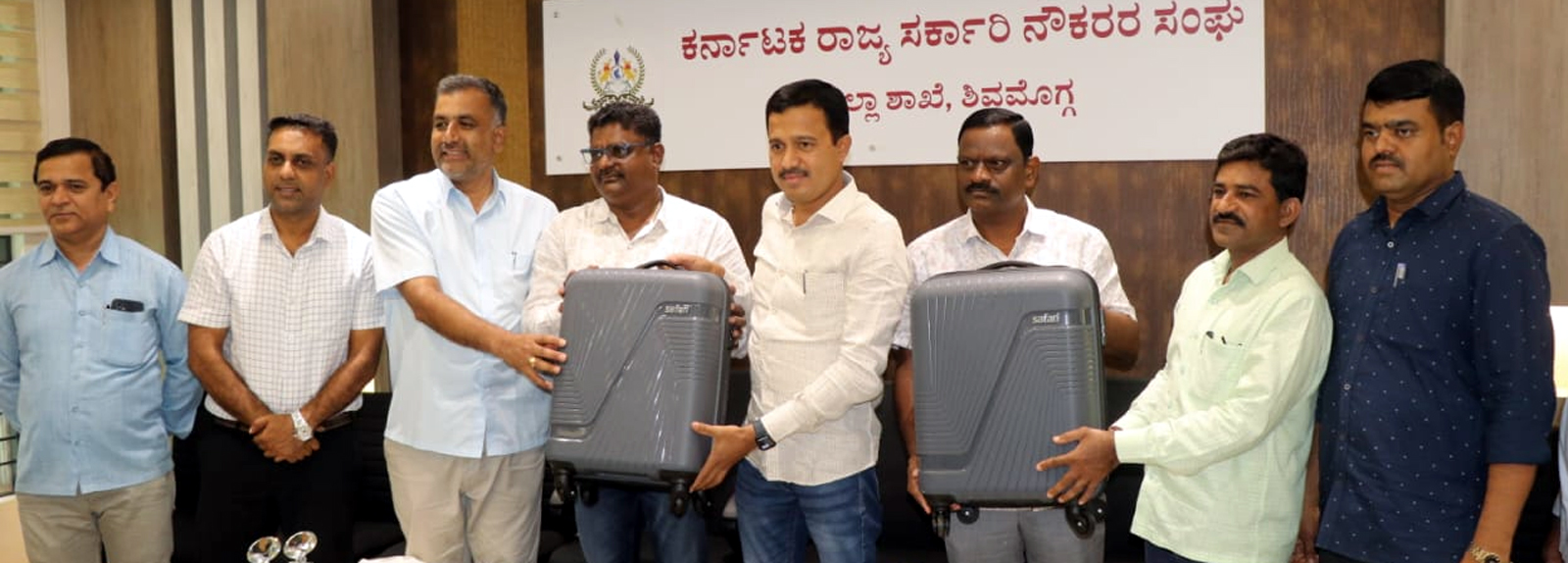 ಕ್ರೀಡಾಕೂಟಕ್ಕೆ ಸಕಲ ಸಿದ್ಧತೆ  ಟ್ರೋಫಿ ಟ್ರ್ಯಾಕ್ ಸೂಟ್ ಬಿಡುಗಡೆಗೊಳಿಸಿದ ಕ್ಷಣ