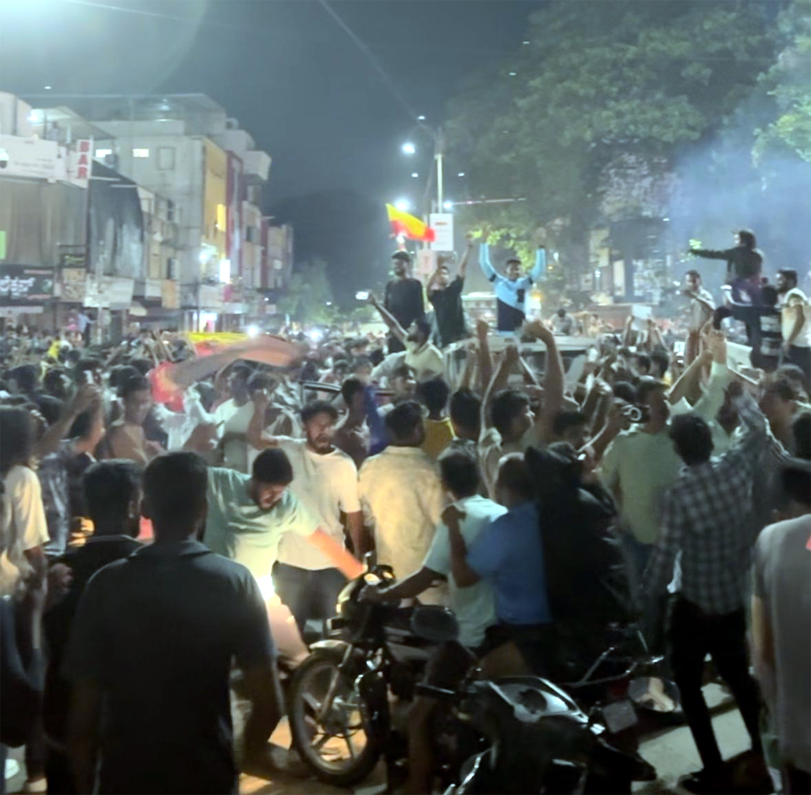 ಶಿವಮೊಗ್ಗದಲ್ಲಿ ಆರ್‌ಸಿಬಿ ಅಭಿಮಾನಿಗಳ ಸಂಭ್ರಮ