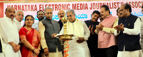 ಊಹಾ ಪತ್ರಿಕೋದ್ಯಮ ಮೊದಲು ನಿಲ್ಲಿಸಿ: ಸಿಎಂ ಕರೆ ಊಹಾ ಪತ್ರಿಕೋದ್ಯಮ ಮೊದಲು ನಿಲ್ಲಿಸಿ: ಸಿಎಂ ಕರೆ