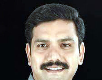 ಕಾಂಗ್ರೆಸ್ ಕುರ್ಚಿ ಕದನ : ರಾಜ್ಯದಲ್ಲಿ  ಸರ್ಕಾರ ನಿಧನ