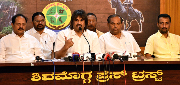 ಬಡವರ ಉದ್ಯೋಗದ ಹಕ್ಕನ್ನು ಕಸಿದ ಕೇಂದ್ರ : ಸಚಿವ ಮಧು ಬಂಗಾರಪ್ಪ