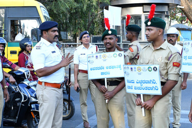 ಸಂಚಾರಿ ಪೊಲೀಸರಾಗಿ ನಿರ್ವಹಿಸಿದ ವಿದ್ಯಾರ್ಥಿಗಳು