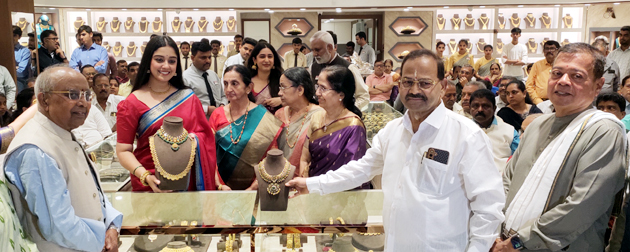 ಜೀವನದಲ್ಲಿ ಚಿನ್ನ, ಬೆಳ್ಳಿ ಪಾತ್ರ ಮಹತ್ವದ್ದು: ಆಭರಣ ಶೋರೂಮ್ ಉದ್ಘಾಟಿಸಿ ಕಿರುತೆರೆ ನಟಿ ಅಂಕಿತಾ ಅಮರ್ ಅಭಿಮತ