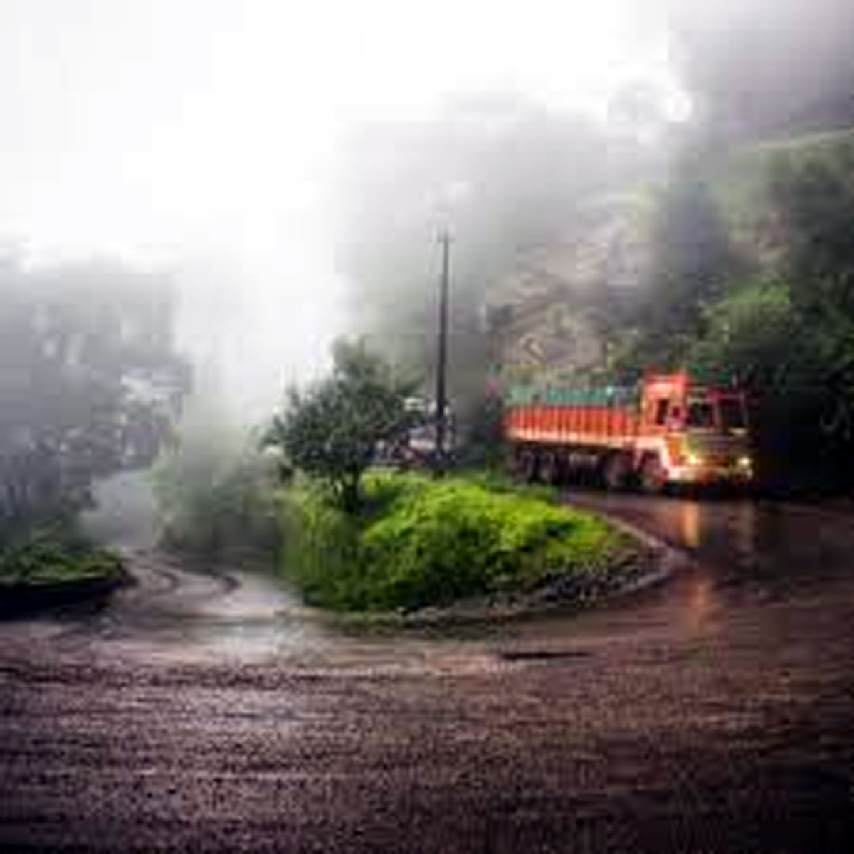 ಹುಲಿಕಲ್ ಘಾಟಿಯಲ್ಲಿ ಭೀಕರ ದುರಂತ! ಧರೆ ಕುಸಿದು ಮೂವರು ಸಾವು! ಇಬ್ಬರು ಗಂಭೀರ!