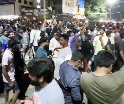 ಆರ್‌ಸಿಬಿ ಅಭಿಮಾನಿಗಳಿಗೆ ಬಿಸಿ.ಮುಟ್ಟಿಸಿದ ಪೊಲೀಸರು