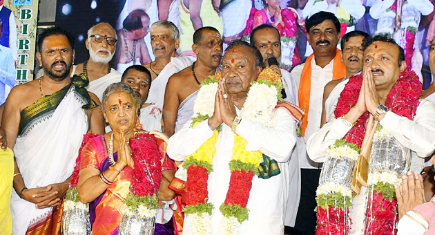 ಸಂಭ್ರಮದಿಂದ ಕೆ ಎಸ ಈಶ್ವರಪ್ಪ ಜನ್ಮದಿನಾಚರಣೆ
