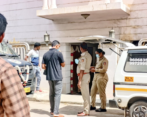 ಕೊಳೆತ ಸ್ಥಿತಿಯಲ್ಲಿ ವೃದ್ಧೆ, ಸಾಕು ನಾಯಿಯ ಮೃತದೇಹ ಪತ್ತೆ