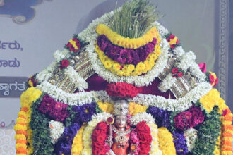 ಮಾರಿಕಾಂಬೆಗೆ ಚಿನ್ನದ ಮುಖವಾಡ, ರಜತ ದ್ವಾರ ಅರ್ಪಣೆ